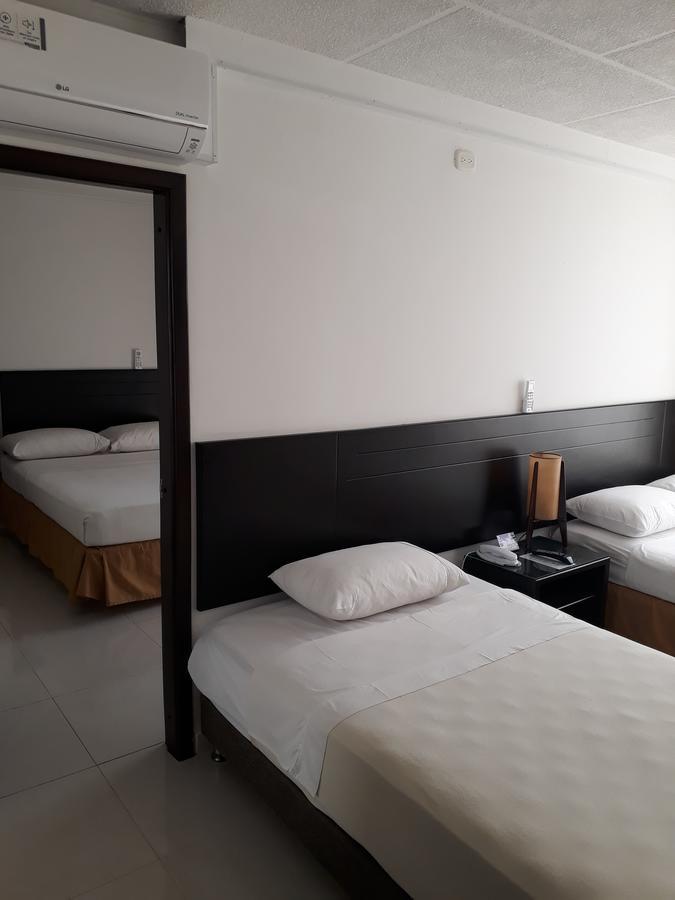 Hotel Alhambra Torre B ميتا المظهر الخارجي الصورة
